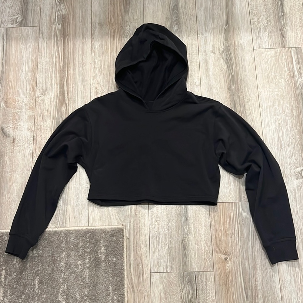 Cropped Lululemon sweatshirt